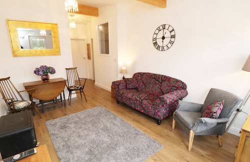 Thornton-Cleveleys Cottage | FOXES DEN, pet friendly, with a garden in Thornton, Lancashire
