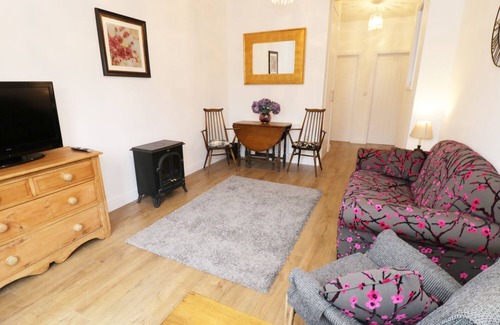 Thornton-Cleveleys Cottage | FOXES DEN, pet friendly, with a garden in Thornton, Lancashire