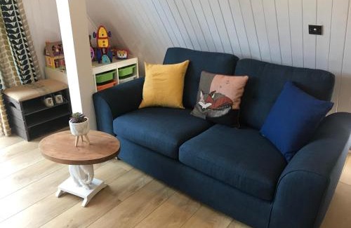 Great Mongeham Ski Chalet | Foxes Sea Side Retreat Deluxe Chalet is a lovely holiday home tucked away on the Kent Coast