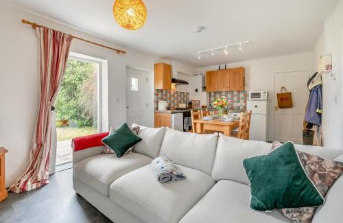 Mabe House | Foxglove Cottage at Gadles Farm