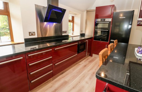 Mount Cottage | FOXGLOVE COTTAGE, family friendly, with hot tub in Bodmin