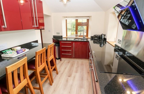 Mount Cottage | FOXGLOVE COTTAGE, family friendly, with hot tub in Bodmin