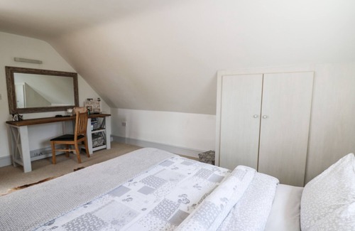 Whitland Cottage | FOXGLOVE COTTAGE, pet friendly, country holiday cottage in Whitland