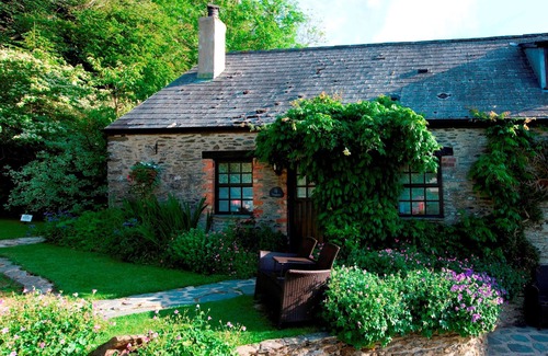 Boncath Cottage | Foxglove Cottage - sleeps 2 guests in 1 bedroom