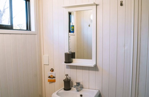 Robertson House | Foxglove Cottage Summ