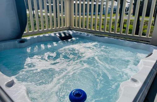 Allerthorpe Ski Chalet | Foxglove Lodge with Hot Tub