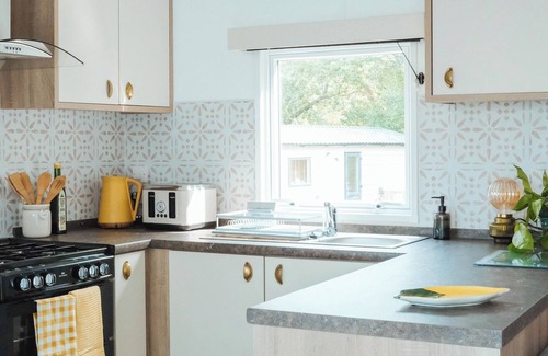 Llanarth Cottage | FOXGLOVE LODGE, pet friendly, with a garden in New Quay