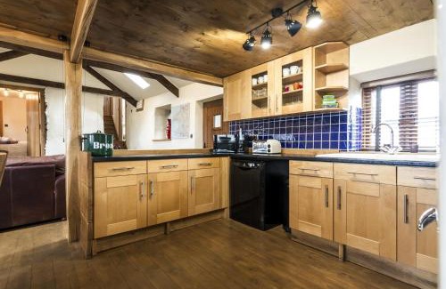 Tiers Cross House | Foxglove - Luxurious Barn Conversion - Blossom Farm