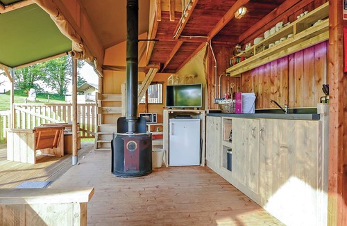 Narberth RV Rental | Foxglove Safari Tent