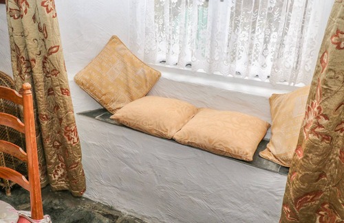 Upton Cross Cottage | FOXGLOVES, family friendly, character holiday cottage in Upton Cross