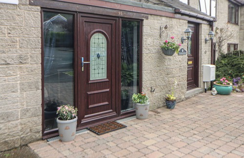 Castleton Cottage | Foxgloves