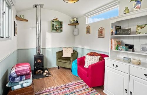 Dulverton Cabin | Foxgloves Hut Brompton Regis