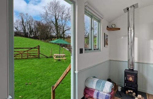 Dulverton Cabin | Foxgloves Hut Brompton Regis