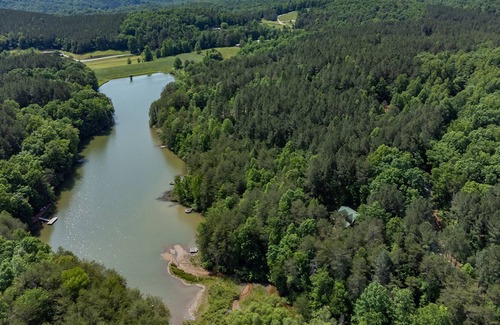 Hidden Lake Cabin | Foxtail Cabin | Pet-friendly, Fire Pit, Game Room