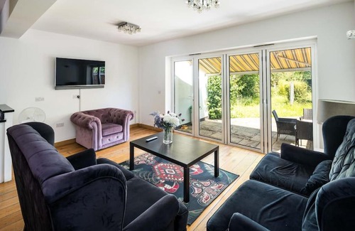 Childs Hill Apartment | Foxter Properties Golders Green 4-bedroom house with patio