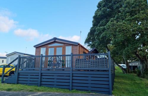 Morpeth House | Foxwood Lodge Private Hot Tub Getaway