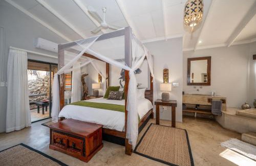 Marloth Park Cabin | Foxy Crocodile Bush Lodge & Kruger Safari's - No Loadshedding