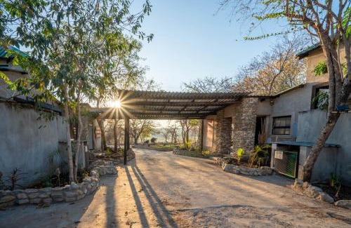 Marloth Park Cabin | Foxy Crocodile Bush Lodge & Kruger Safari's - No Loadshedding