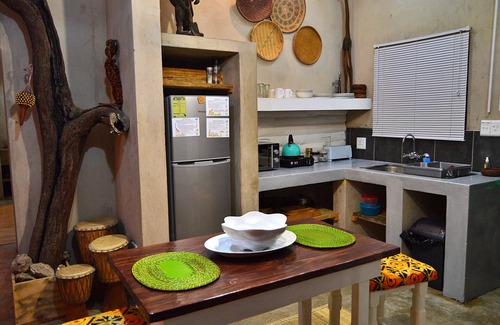Marloth Park Cabin | Foxy Crocodile Bush Lodge & Kruger Safari's - No Loadshedding