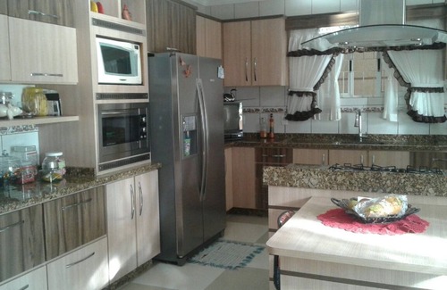 Foz do Iguacu House | FozHouse with high standard, swimming pool, Wi-fi, 4 gar, 12 people, air conditioning, near center