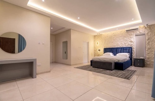 Ofin Hotel | FQR Shortlet