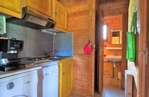 Camps-Saint-Mathurin-Leobazel House | Stunning private villa for 5 people with TV, terrace and pets allowed