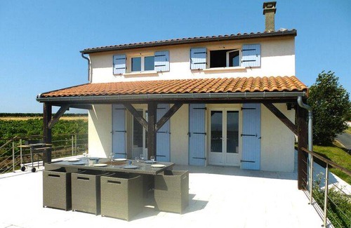 Chenac-Saint-Seurin-d'Uzet House | 150 m² House ∙ 4 bedrooms ∙ 8 guests