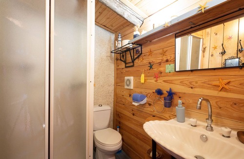 Durfort-et-Saint-Martin-de-Sossenac Bed & Breakfast | Unusual night in a Corsair Cabin - Chambre d'hotes