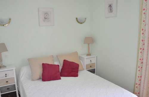 La Gripperie-Saint-Symphorien House | Gîte with heated indoor pool all year round 15 km from the sea