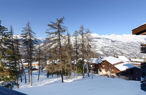 Bellentre Apartment | Bright Apartment Near Slopes · Wellness Area · Pet-Friendly