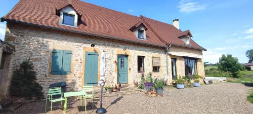 Ouroux-sous-le-Bois-Sainte-Marie Bed & Breakfast | La Coquille, chambre douillette auprès d'un élevage d'escargots