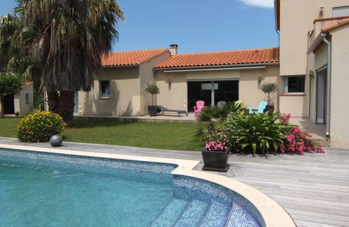 Saint-Genis House | 110 m² House ∙ 4 bedrooms ∙ 8 guests
