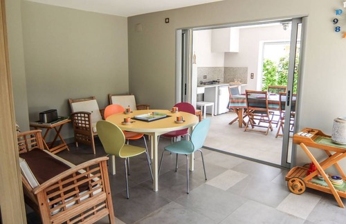 Saint-Genis Villa | 110 m² Villa ∙ 4 bedrooms ∙ 8 guests