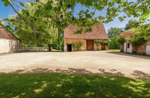 Saint-Georges-de-Montclard Villa | Restored farmhouse with private pool.