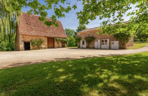 Saint-Georges-de-Montclard Villa | Restored farmhouse with private pool.