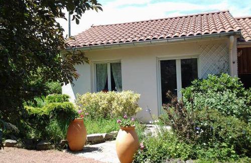 Saint-Georges-Haute-Ville Bed & Breakfast | 28 m² Bed and breakfast ∙ 2 guests