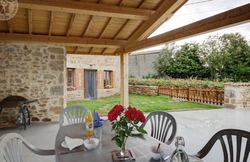 Saint-Hilaire-Cusson-la-Valmitte Cottage | Renovated house 2019, perfect for families and friends, terrace, near dairy farm