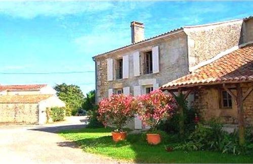 Saint-Hilaire-de-Villefranche House | 2-10 pers - House with character XVIII 180 m2 in 45 km of beachesHouse with character