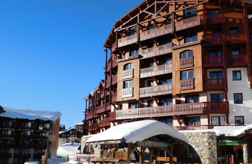 Val-Thorens Apartment | Wifi, ski-in/ski-out & foot of the slopes, fitness, balcony, fireplace or stove, tv, ski locker