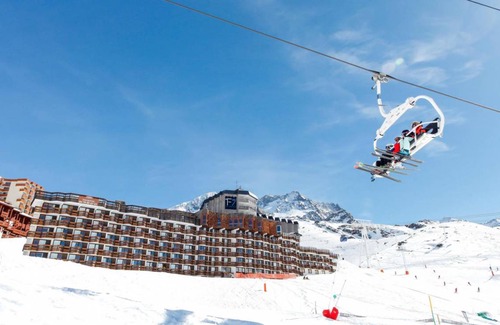 Val-Thorens Apartment | Wifi, ski-in/ski-out & foot of the slopes, tv, ski locker, 25m², Val Thorens