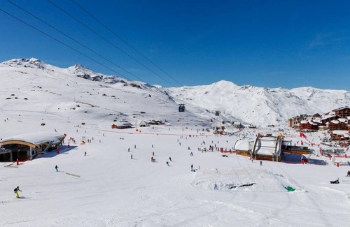 Val-Thorens Apartment | Wifi, ski-in/ski-out & foot of the slopes, tv, ski locker, 25m², Val Thorens