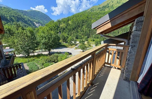 Villarabout Apartment | Comfort Chalet 4 BR, 3 Baths, Near 3 Valleys, Free Wifi