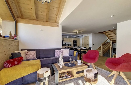 Le Bettaix Ski Chalet | Modern chalet with sauna near the slopes