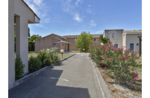 Saint-Saturnin-les-Avignon Apartment | 30 m² Apartment ∙ 3 bedrooms ∙ 4 guests