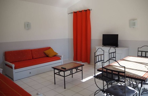 Saint-Saturnin-les-Avignon House | 40 m² House ∙ 2 bedrooms ∙ 6 guests