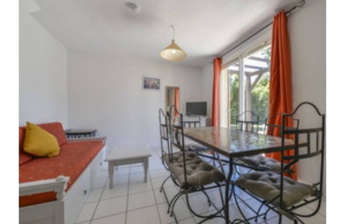 Saint-Saturnin-les-Avignon Apartment | 40 m² Apartment ∙ 2 bedrooms ∙ 6 guests