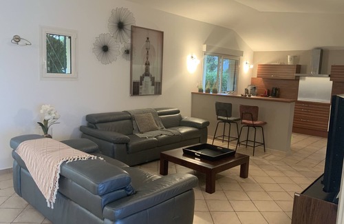Cirendinu House | Villa with sea view