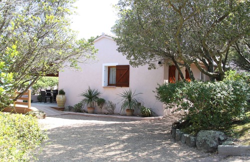 Cirendinu Villa | Charming villa near several animal-friendly beaches