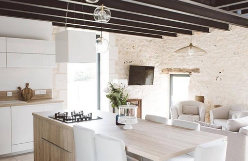 Sorges-et-Ligueux-en-Perigord Cottage | Air-conditioned house with terrace and Wi-Fi, pets allowed, near Périgord Vert