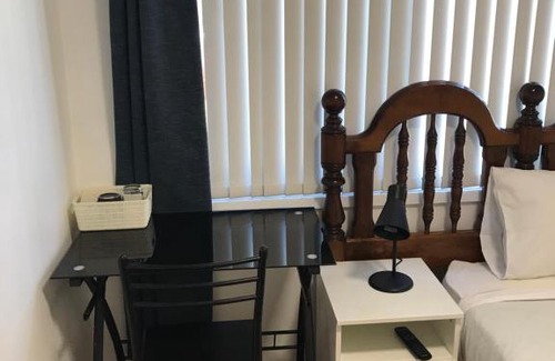 Doonside House | Fragrant Home-68C one king single bed aircon Room
